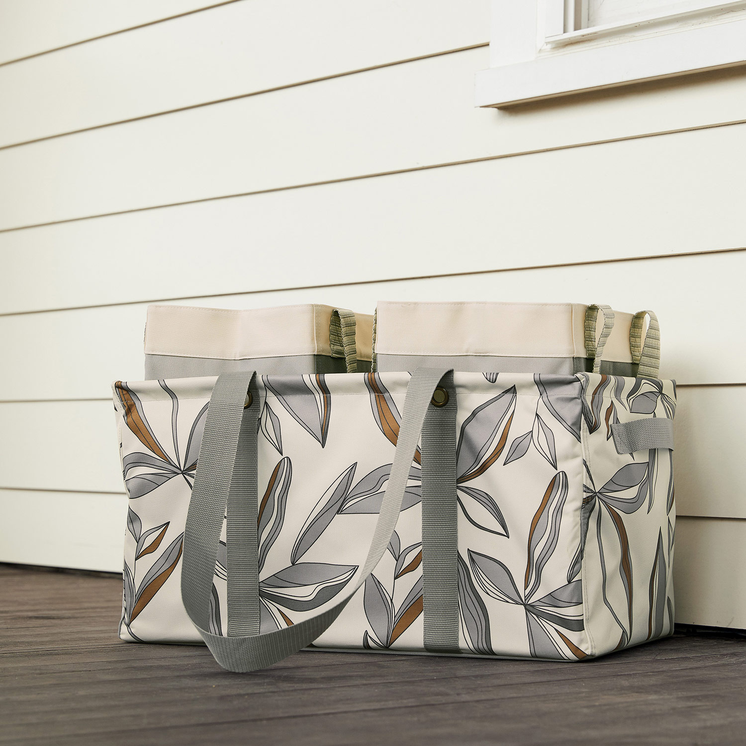 Deluxe Utility Tote by Thirty-One Gifts 