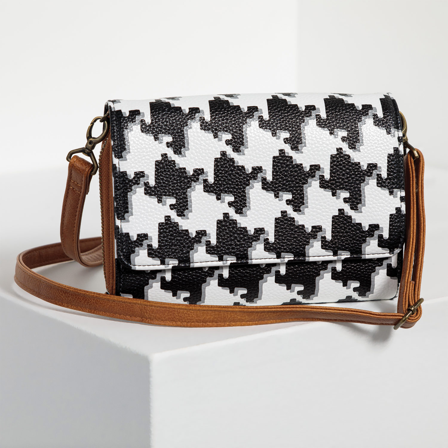 inspired crossbody ltd thirty one