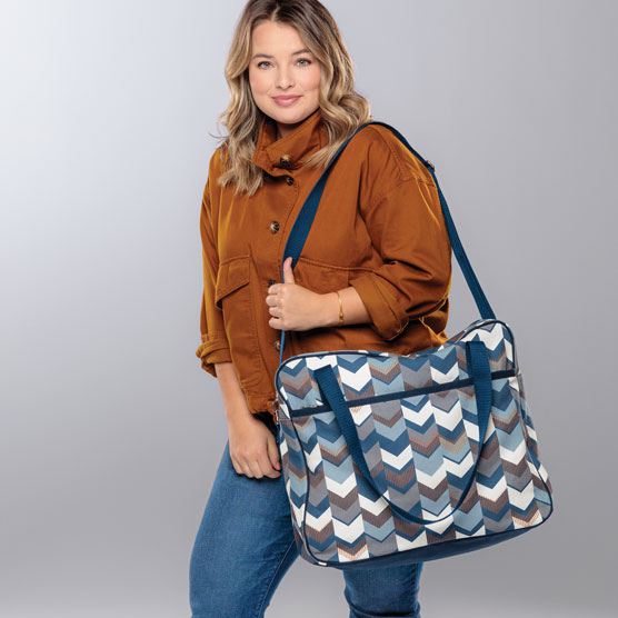 Away for the best sale weekender bag thirty one